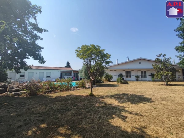 Maison 9p à Saint-Jean-du-Falga