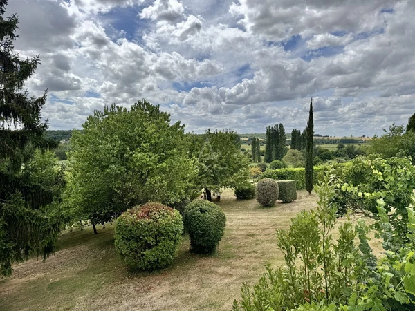 Maison 9p à Mouthiers-sur-Boëme