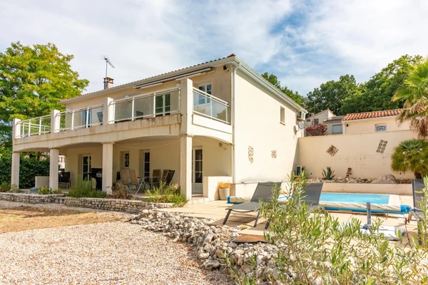 Maison 7p à Saint-Même-les-Carrières