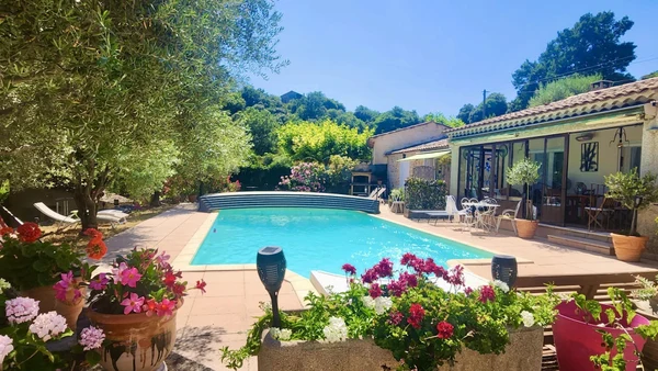 Maison 9p à Viens