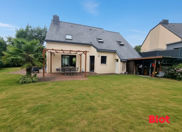 Maison 7p à Montreuil-le-Gast