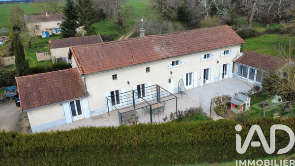 Maison 8p à Valence-en-Poitou