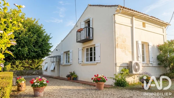 Maison 4p à Saint-Même-les-Carrières