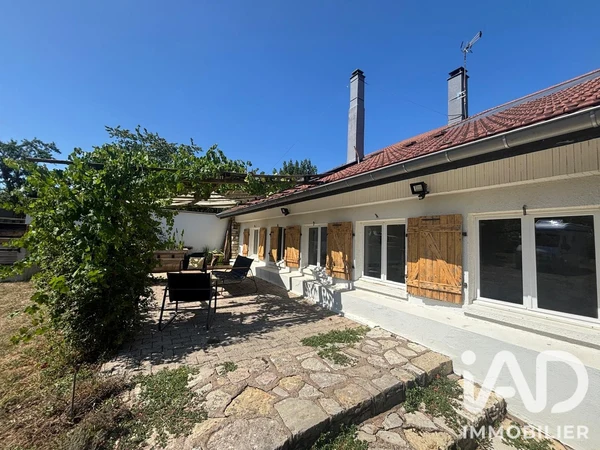 Maison 7p à Frasne-le-Château