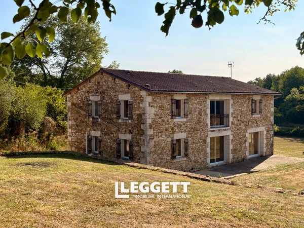 Maison 9p à Saint-Front-la-Rivière