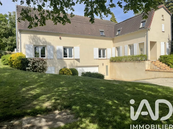 Maison 9p à Choisy-au-Bac